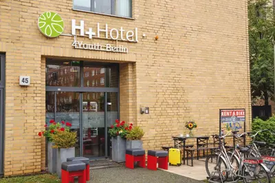 Radfahren an der Unterkunft H+ Hotel 4Youth oder in der Nähe