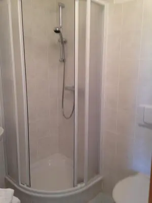 Ein Badezimmer in der Unterkunft Landgasthaus am Dolgensee