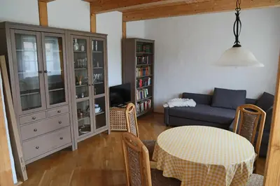 Ein Sitzbereich in der Unterkunft Ferienwohnung am Hohennauener See