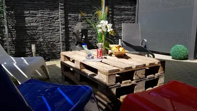 Ein Sitzbereich in der Unterkunft Triumph Inn Pension