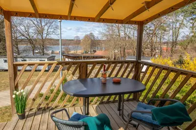 Ein Balkon oder eine Terrasse in der Unterkunft Mobilheime am See