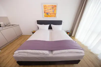 Ein Bett oder Betten in einem Zimmer der Unterkunft Country Inn Suitenhotel