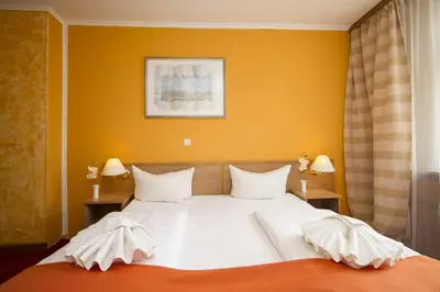Ein Bett oder Betten in einem Zimmer der Unterkunft Hotel Spreewitz am Kurfürstendamm