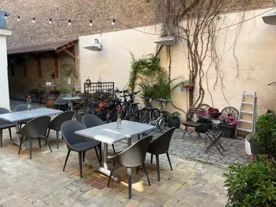 Ein Restaurant oder anderes Speiselokal in der Unterkunft Aparthotel Walhalla Potsdam