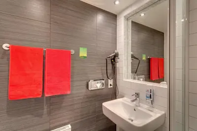 Ein Badezimmer in der Unterkunft MEININGER Hotel Berlin Hauptbahnhof