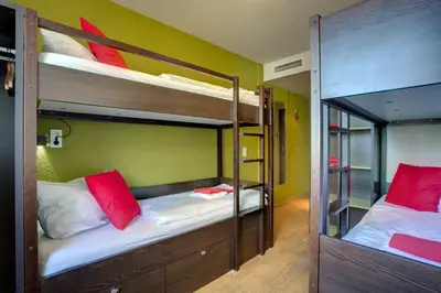 Ein Bett oder Betten in einem Zimmer der Unterkunft MEININGER Hotel Berlin Hauptbahnhof