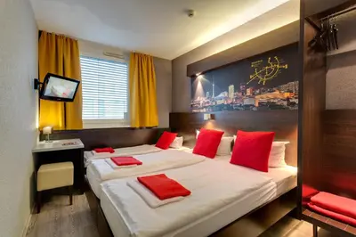 Ein Bett oder Betten in einem Zimmer der Unterkunft MEININGER Hotel Berlin Hauptbahnhof