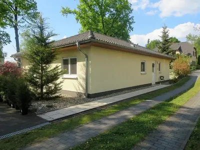 Das Gebäude in dem sich das Ferienhaus befindet