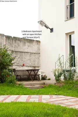 Ein Garten an der Unterkunft Raja Jooseppi Apartments