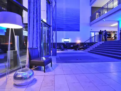 Ein Sitzbereich in der Unterkunft Aspria Berlin Ku'damm Sport & Spa