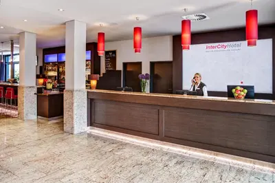 Lobby/Rezeption in der Unterkunft IntercityHotel Berlin Airport Area North
