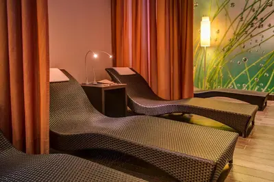 Ein Sitzbereich in der Unterkunft IntercityHotel Berlin Airport Area North