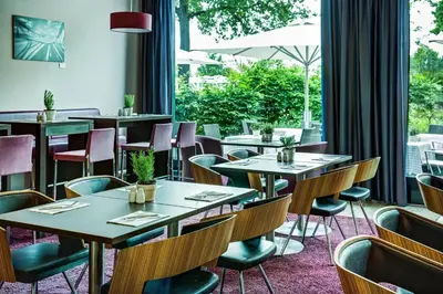 Ein Restaurant oder anderes Speiselokal in der Unterkunft IntercityHotel Berlin Airport Area North
