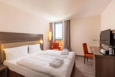 Ein Bett oder Betten in einem Zimmer der Unterkunft IntercityHotel Berlin Airport Area North