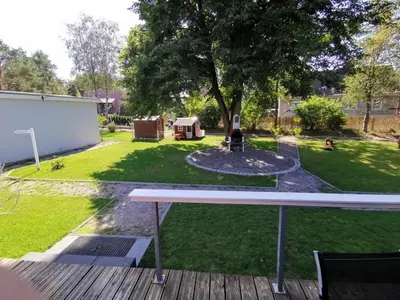 Ein Garten an der Unterkunft Bungalows am Grimnitzsee