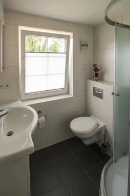 Ein Badezimmer in der Unterkunft Bungalows am Grimnitzsee