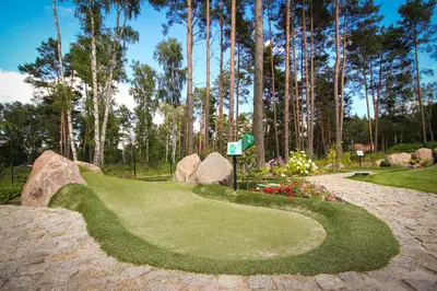 Ein Garten an der Unterkunft Bungalows am Grimnitzsee
