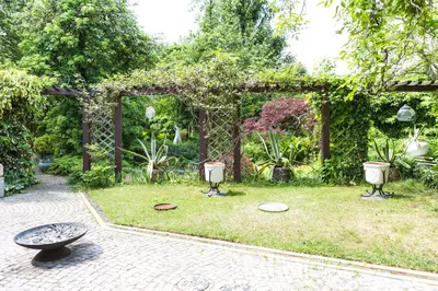 Ein Garten an der Unterkunft Gartenhaus Steffie