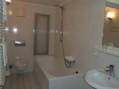 Ein Badezimmer in der Unterkunft Hotel am Buschkrugpark