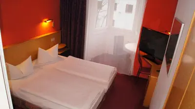 Ein Bett oder Betten in einem Zimmer der Unterkunft Hotel am Buschkrugpark