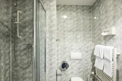 Ein Badezimmer in der Unterkunft Hotel und Rasthof AVUS