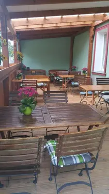 Ein Sitzbereich in der Unterkunft Gasthof Alte Fischerhütte