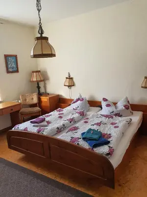 Ein Bett oder Betten in einem Zimmer der Unterkunft Gasthof Alte Fischerhütte