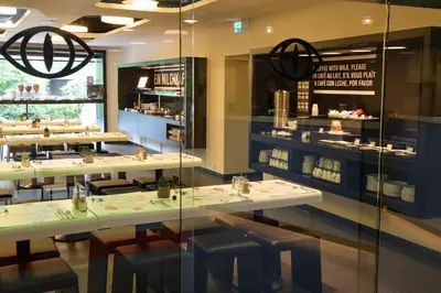 Ein Restaurant oder anderes Speiselokal in der Unterkunft Hotel Gat Point Charlie