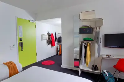 TV/Unterhaltungsangebot in der Unterkunft Hotel Gat Point Charlie