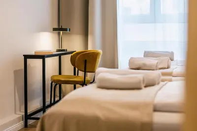 Ein Bett oder Betten in einem Zimmer der Unterkunft 120qm MyGold Apartment 2 Bathrooms Balcony Up to 9 Guests