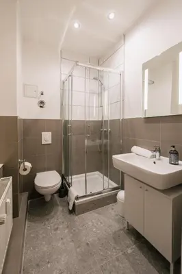 Ein Badezimmer in der Unterkunft 120qm MyGold Apartment 2 Bathrooms Balcony Up to 9 Guests