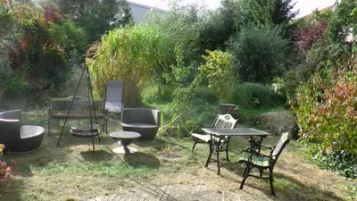 Ein Garten an der Unterkunft Blumenhaus