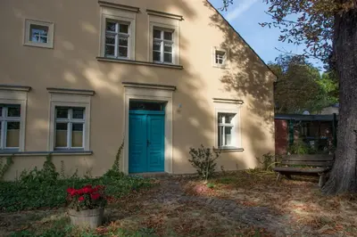 Ein Garten an der Unterkunft Blumenhaus