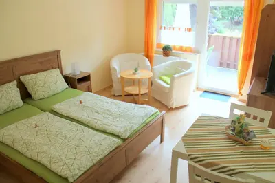 Ein Bett oder Betten in einem Zimmer der Unterkunft Ferienwohnungen Margaretenhof am Plauer See