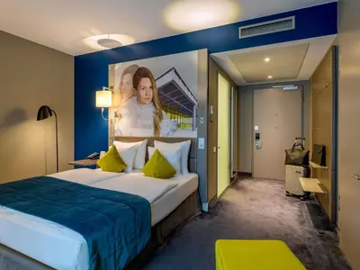 Ein Bett oder Betten in einem Zimmer der Unterkunft MERCURE Hotel Berlin Wittenbergplatz