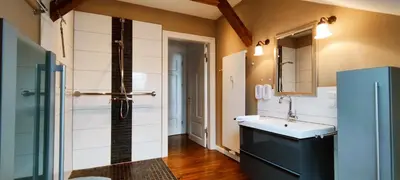 Ein Badezimmer in der Unterkunft LoggiaHaus am Schloss, 5 Ferienwohnungen, teils mit Schloss- und Seeblick