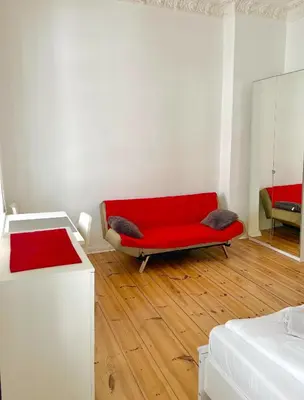 Ein Bett oder Betten in einem Zimmer der Unterkunft Rooms & Apartments near Zoologischer Garten