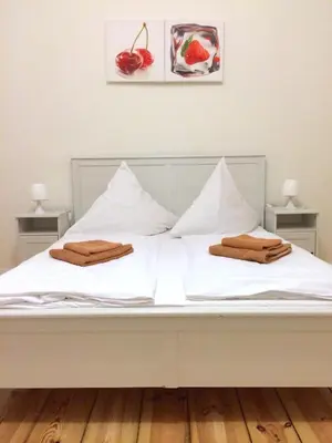 Ein Bett oder Betten in einem Zimmer der Unterkunft Rooms & Apartments near Zoologischer Garten