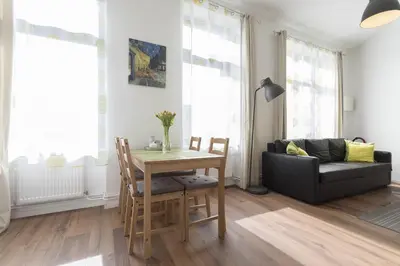 Ein Sitzbereich in der Unterkunft Studio Apartment Niemetzstr 51