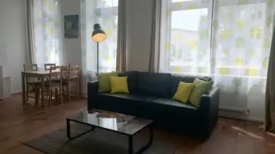 Ein Sitzbereich in der Unterkunft Studio Apartment Niemetzstr 51