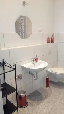 Ein Badezimmer in der Unterkunft Studio Apartment Niemetzstr 51