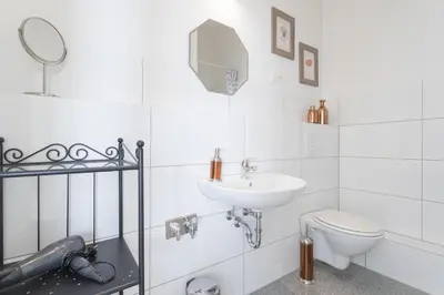 Ein Badezimmer in der Unterkunft Studio Apartment Niemetzstr 51