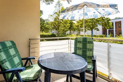 Ein Patio oder anderer Außenbereich in der Unterkunft Ferienwohnung Ursula in der Villa zum Kronprinzen direkt gegenüber der Saarow Therme