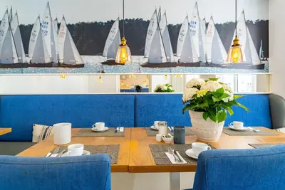 Ein Sitzbereich in der Unterkunft Ferienwohnung Ursula in der Villa zum Kronprinzen direkt gegenüber der Saarow Therme