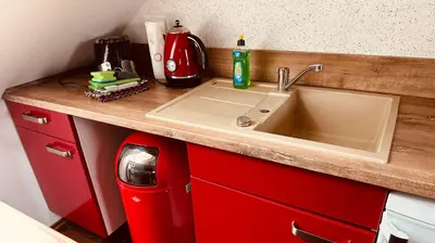 Küche/Küchenzeile in der Unterkunft Moderne Wohnung im Grünen in WRN