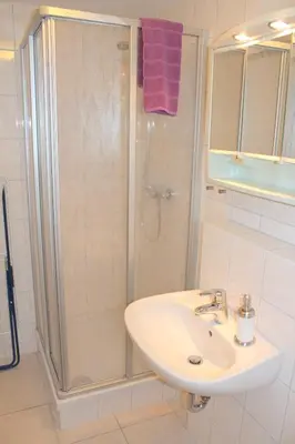 Ein Badezimmer in der Unterkunft Doppelzimmer - Monteurswohnung - Arbeiterwohnung 4-8 Personen