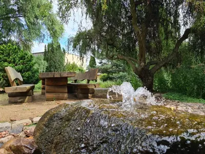 Ein Garten an der Unterkunft Doppelzimmer - Monteurswohnung - Arbeiterwohnung 4-8 Personen