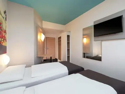 Ein Bett oder Betten in einem Zimmer der Unterkunft B&B Hotel Potsdam