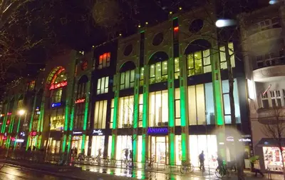 Das Gebäude in dem sich das Ferienhaus befindet