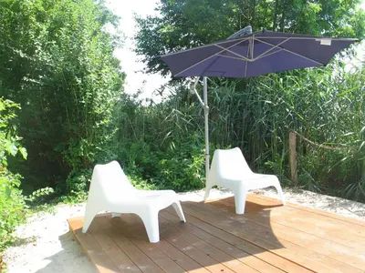 Ein Garten an der Unterkunft Haus Silke am See